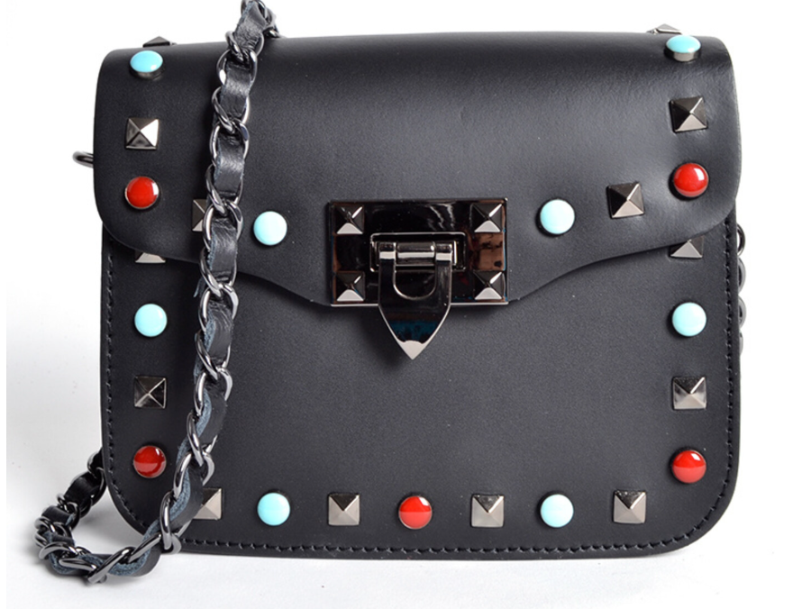 Lederen IBIZA style schoudertasje met gekleurde studs zwart