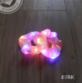 Pink scrunchie met LED lampjes