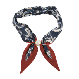 Sjaaltje Bobby Jeans – Paisleyprint met Magnetische Parelsluiting