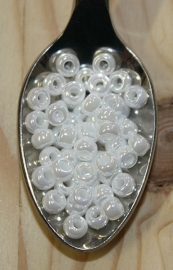 Seed bead - 6/0 - ceylon white pearl