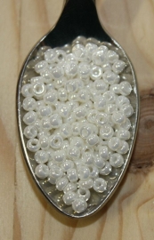 Seed bead - 8/0 - ceylon ivory pearl