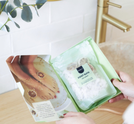 Voetenbadje als brievenbuscadeau