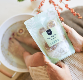 Voetenbadje als brievenbuscadeau