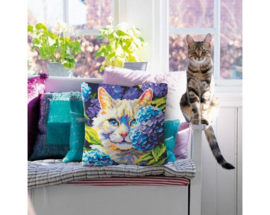 Kat in Hortensia