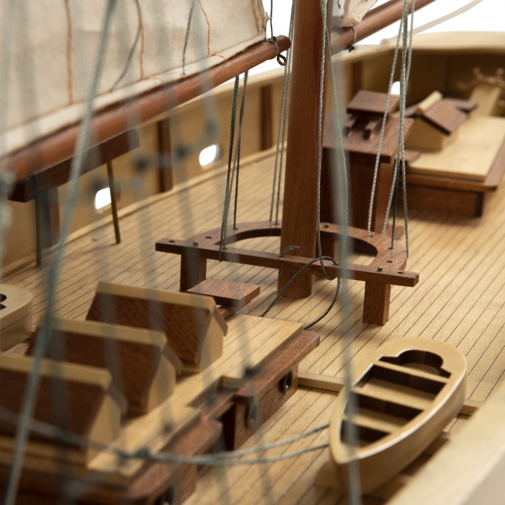 AS138 Bluenose II Painted zeilboot Authentic Models