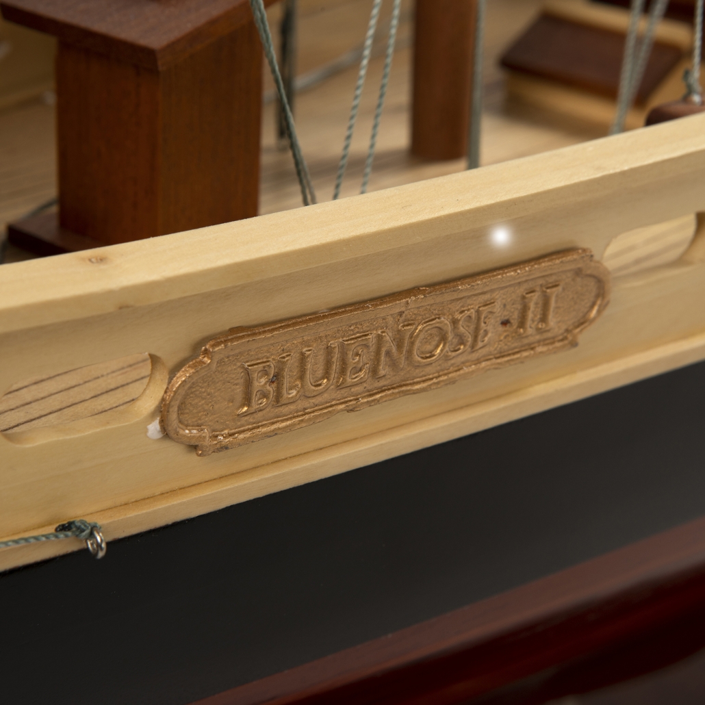 AS138 Bluenose II Painted zeilboot Authentic Models