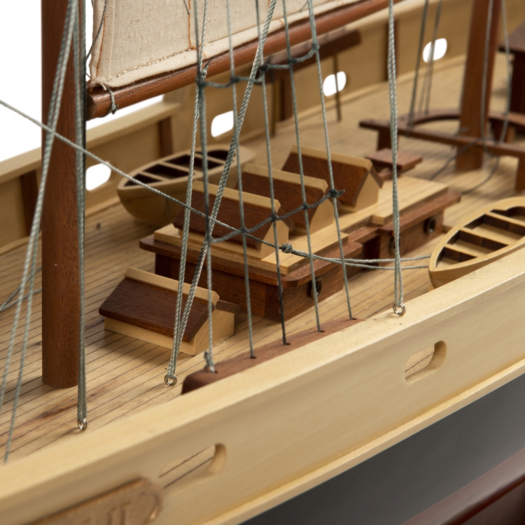 AS138 Bluenose II Painted zeilboot Authentic Models