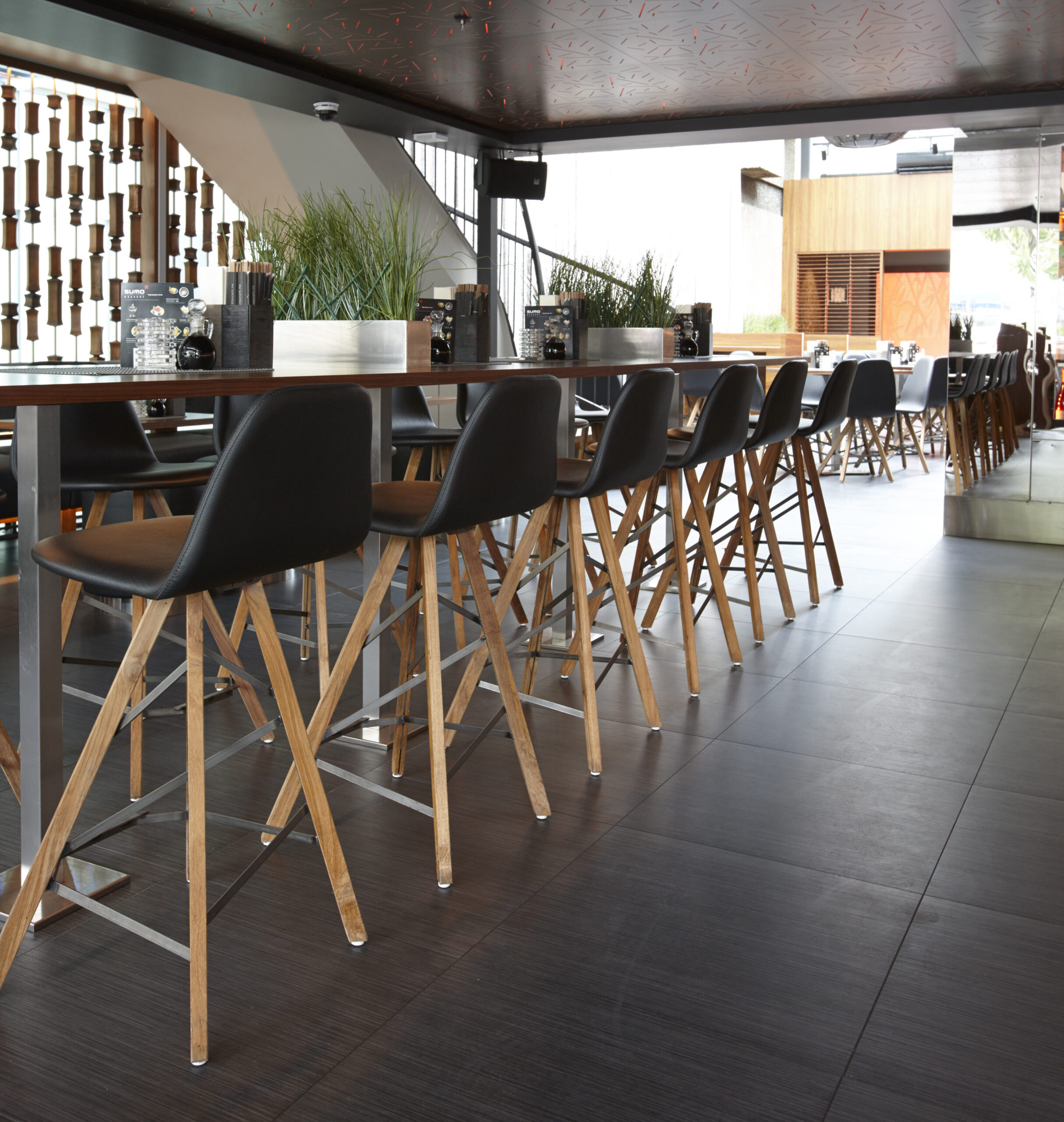 Spoinq Barstoel Piramide hoge rug hout