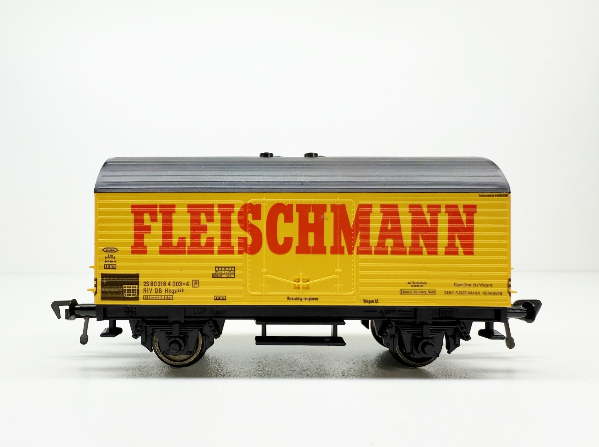 Fleischmann 5045 Gesloten goederenwagen DB (2)