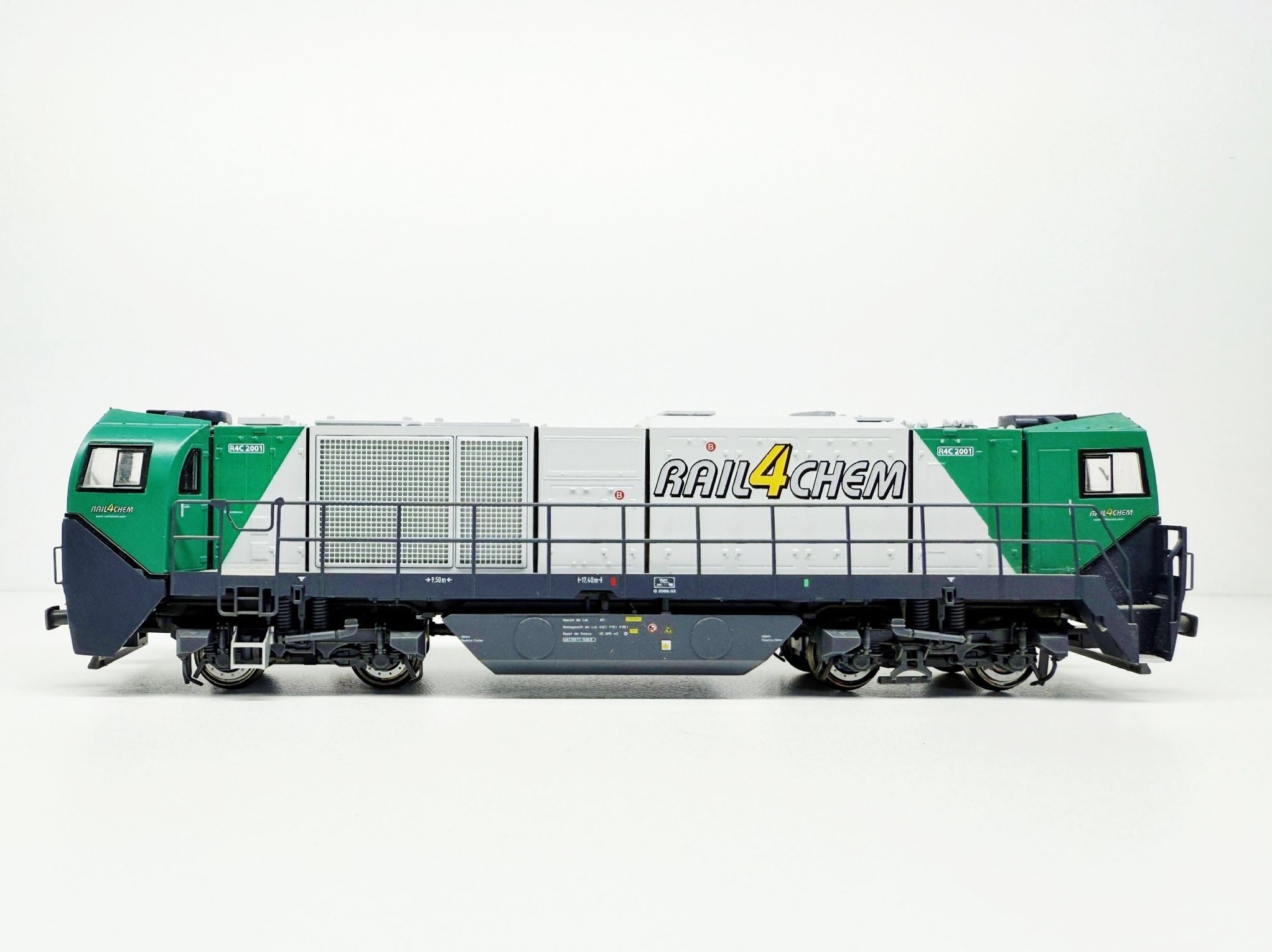 Mehano T277 (4994) Diesellocomotief 'Rail4Chem' (NEM) in ovp
