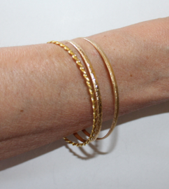 Mix Setje van 3 GOUD kleurige armbandjes Bangles - diameter 7 cm Medium/Large M/L "Bangles" 