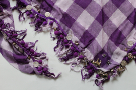Driehoekige geruite sjaal met franjes, muntjes, kraaltjes, bedeltjes PAARS LILA, ZILVER-draad  - Wild west shawl