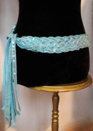 Gevlochten riem / ceintuur met pailletten versiering LICHT BLAUW - Sequinned braided belt LIGHT BLUE