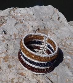 Flexibele Kraaltjes armband Ibiza stijl 3D WIT GOUD BRUIN ANTRACIET /OLIE kleur 