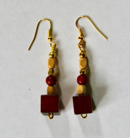 Lichtgewicht houten kralen oorbellen paars goud en blank hout - Lightweight wooden earrings PURPLE GOLD