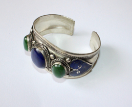 SILVER colored Kuchi bracelet, BLUE and GREEN stones en hearts decorated