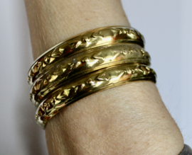 GOUD kleurige armband -  6,7 cm diameter bangles