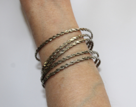 5-delig setje van ZILVERkleurige bangles gedraaid - S/M Small/Medium 6,7 cm diameter