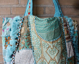 Patchwork Banjara Boho India hippie tas tote bag TURQUOISE6 rijk GOUDgeborduurd met kwastjes, kraaltjes en ROZE accenten