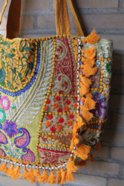 Patchwork Banjara Boho India hippie tas tote bag OKER ORANJE GEEL GOUD MULTICOLOR met kwastjes en kraaltjes "You bring on the Sun"