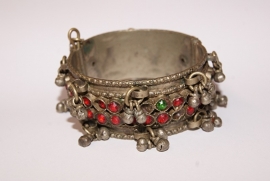 Tribal fusion bracelet OLD SILVER color, with red stones inlay
