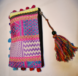 nr 1 - 6 - Bohemian hippy chic patchwork pouch, ponpon rimmed MULTICOLORED - Petit Sac Bohémien  MULTICOLORE, poids léger en textile, fermeture tirette.