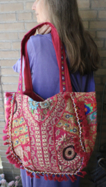 Patchwork Banjara Boho India hippie tas tote bag FUCHSIA1 GOUD bloemen met kwastjes en kraaltjes