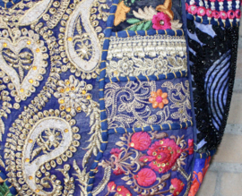 Lichtgewicht Patchwork Banjara Boho India hippie tas tote bag XL met 3 ritsen, GOUDEN borduurwerk, bloemen, paisley motief in nuances van MARINE DONKER BLAUW GOUD.