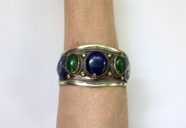 SILVER colored Kuchi bracelet, BLUE and GREEN stones en hearts decorated