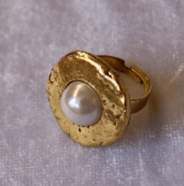 one size adaptable - Ring with pearl GOLD color - Bague DORÉ à perle