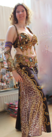Egyptisch cabaret bellydance kostuum 6-delig met smalle rok ROZE BRUIN,  GOUD, MULTICOLOR, JUNGLE PRINT met Swarowsky kristallen