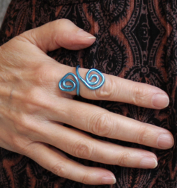 one size adaptable - Curly ring BLUE - Bague serpentée BLEU