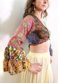 MULTICOLOR zijden wikkeltopje nr2 met ruches aan de mouwen en GOUD opdruk, India dessin - one size fits XS, S, M, L XL
