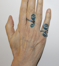 one size adaptable - Curly ring BLUE - Bague serpentée BLEU