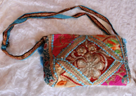 Unieke Boho hippie chic handtas patchwork kwastjes rits drukknoop TURQUOISE GOUD FUCHSIA - 23cm x 13 cm x 6cm