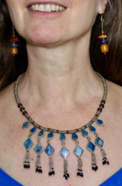 TrH4 - Cushi necklace with pendants, with lapis lazuli blue stones inlay - Ethnic jewel, Tribal fusion necklace with silver beads and blue stones inlay TrH4  Collier ethnique tribal aux perles ARGENTÉES, et aux pendentifs aux pierres LAPIS LAZULI BLEUES