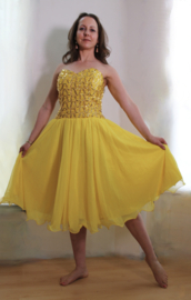 Sprookjesachtige, feestelijke, elegante, romantische, GELE, coctailjurk met 2 lagen chiffon rok en glitter pailletten top