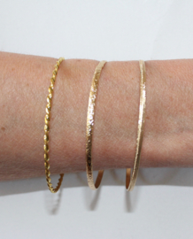 Mix setje van 3 GOUD-kleurige armbandjes - diameter  6,6 cm S/M Small/Medium