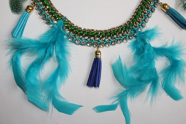 Boho Hippie chick necklace with feathers, chain, ribbon, tassels and strass, TURQUOISE BLUE, GREEN, GOLD - Collier strass  Bohémien aux plumes TURQUOISE VERT DORÉ