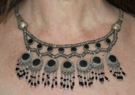 TrH2 - Cushi necklace with BLACK stones inlay - Collier ethnique aux perles ARGENTÉS aux pierres NOIRES