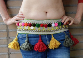 Tribal fusion belt met pompons, kwasten, studs en authentieke munten - Tr3