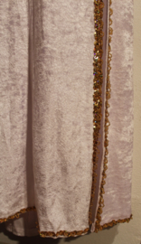Bellydance costume  : 2-slit straight skirt, WHITE velvet, GOLDen flowers decorated + fully sequinned golden bra -  size 36 -38