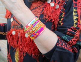 Multicolor Bohemian armband met glitter, kraaltjes, samengesteld uit verschillende armbandjes - Multicolor Boho composed woven and glitter bracelet