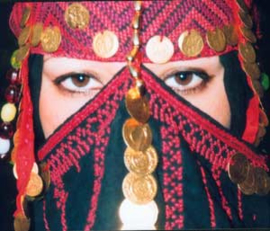 Origineel bedoeinen gezichtsmasker, Niqab, Egypte met kralen, munten en borduurwerk, handwerk - Badou bedouin facemask, niqab, Authentic embroidery handycraft from Egypt
