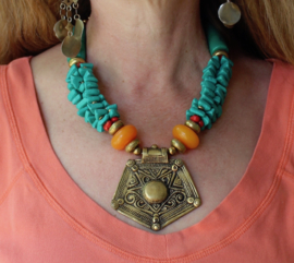 Bohemian hippie chic Atlantis Halssnoer GOUD kleurig met AMBER GELE en TURQUOISE BLAUWE kralen - Necklace Hilal Boho4 