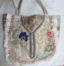 Patchwork Banjara Boho India hippie tas tote bag WIT12  GOUD geborduurd, MULTICOLOR met kwastjes en kraaltjes "Wonderful White"