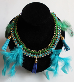 Boho Hippie chick necklace with feathers, chain, ribbon, tassels and strass, TURQUOISE BLUE, GREEN, GOLD - Collier strass  Bohémien aux plumes TURQUOISE VERT DORÉ