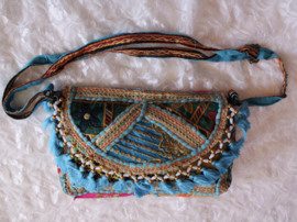 Unieke Boho hippie chic handtas patchwork kwastjes rits drukknoop TURQUOISE GOUD FUCHSIA - 23cm x 13 cm x 6cm