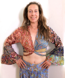 MULTICOLOR zijden wikkeltopje nr3 met ruches aan de mouwen en GOUD opdruk, India dessin - one size fits XS, S, M, L, XL