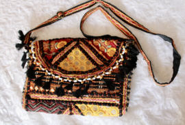 Unieke Boho hippie chic handtas patchwork, kwastjes, rits drukknoop ZWART1 GOUD GEEL ORANJE - 23cm x 13 cm x 6cm